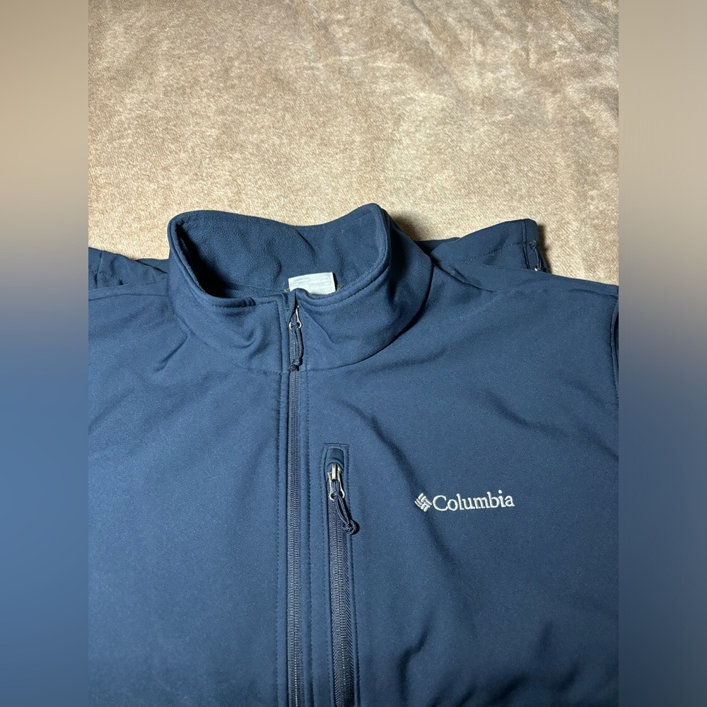 Columbia Navy Lightweight Softshell Jacket - image 3